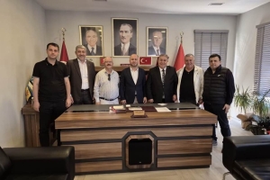 Siyasi partileri ziyaret ettik.