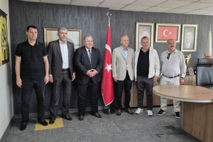 Siyasi partileri ziyaret ettik.